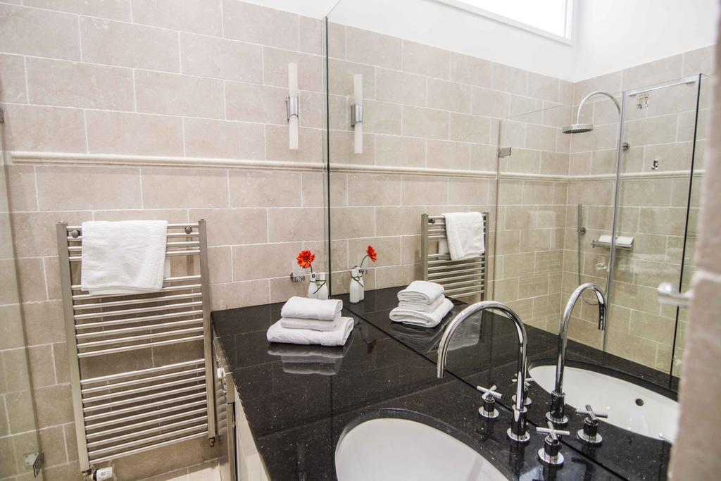 Helvetia Suites Düsseldorf Quarto foto